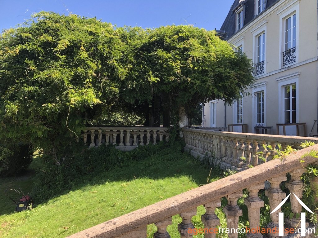 Château à vendre chateauneuf la foret, limousin, Li724 Image - 4