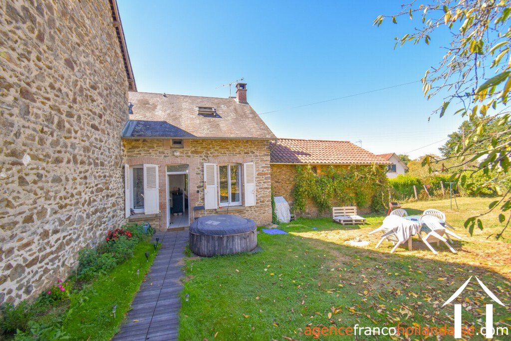 Maison avec gite à vendre neuvic entier, limousin, Li849 Image - 21