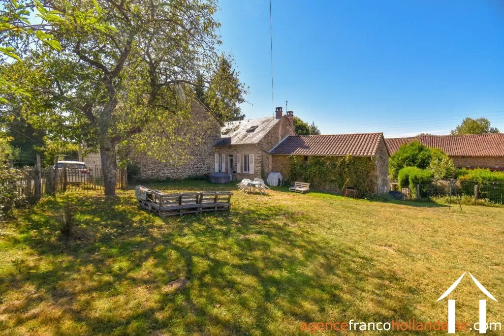 Maison avec gite à vendre neuvic entier, limousin, Li849 Image - 36