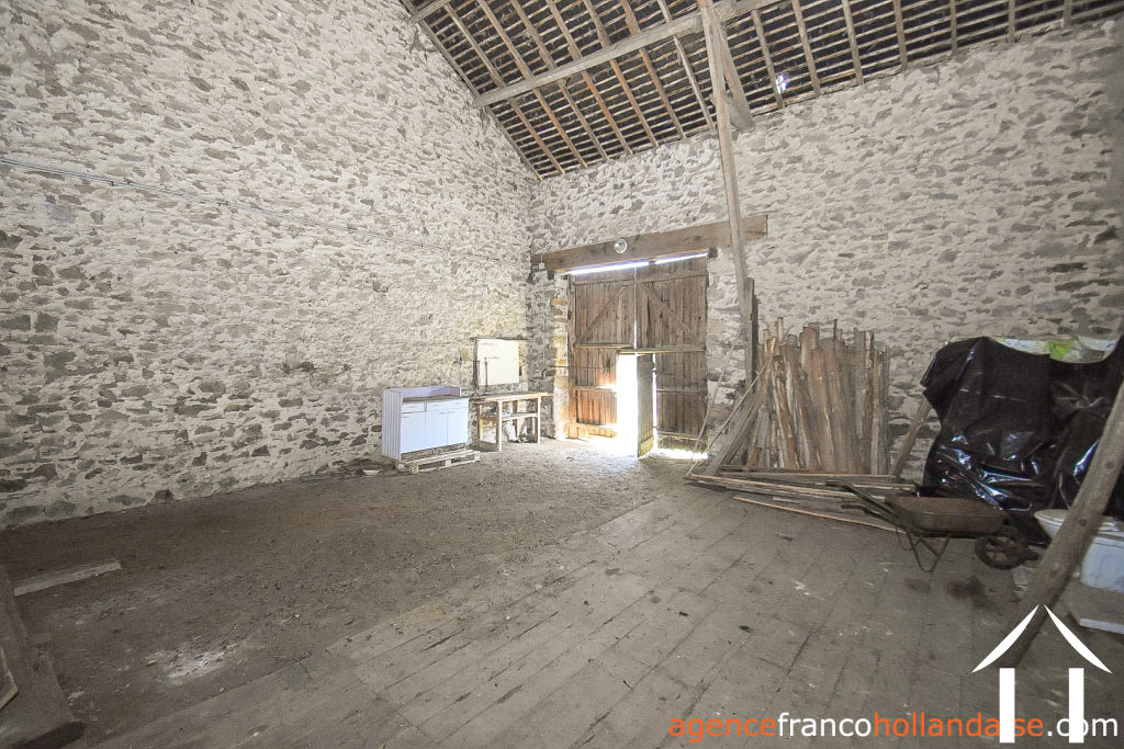 Maison avec gite à vendre neuvic entier, limousin, Li849 Image - 52