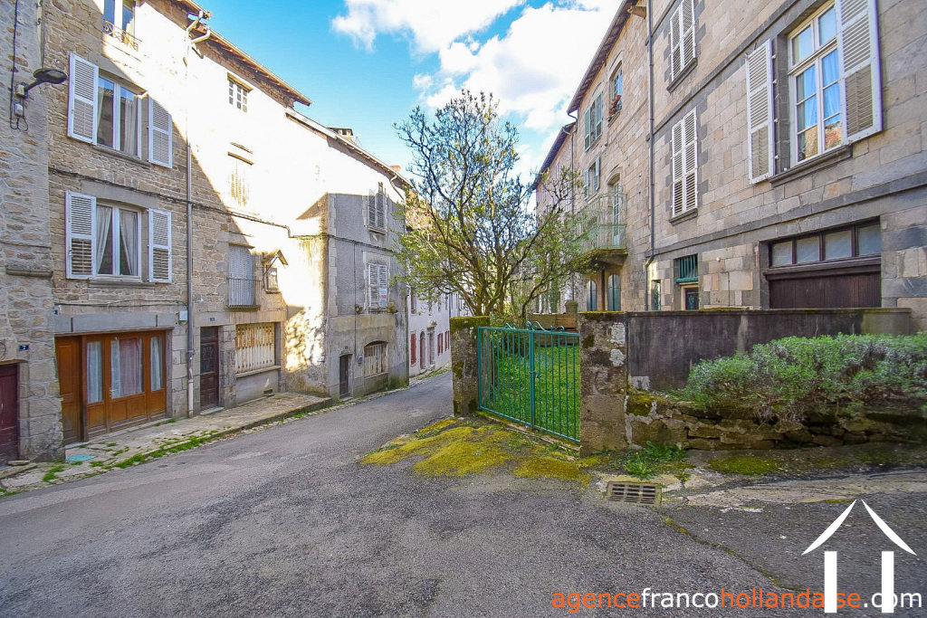 Maison de bourg à vendre eymoutiers, limousin, Li892 Image - 28
