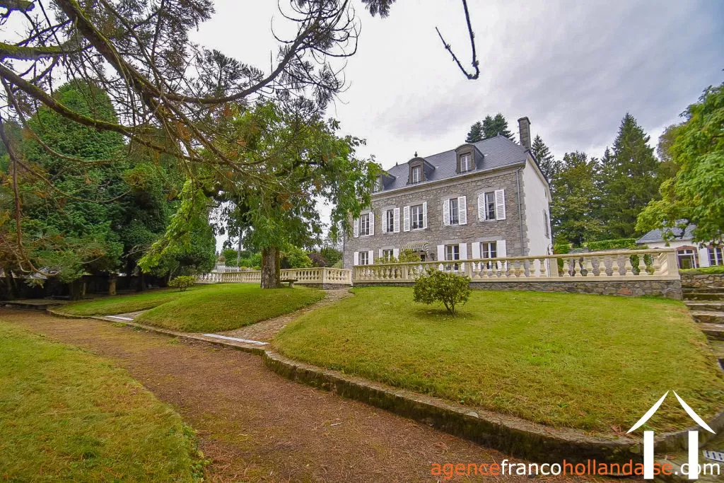 Manoir à vendre ussel, auvergne, Li944 Image - 1