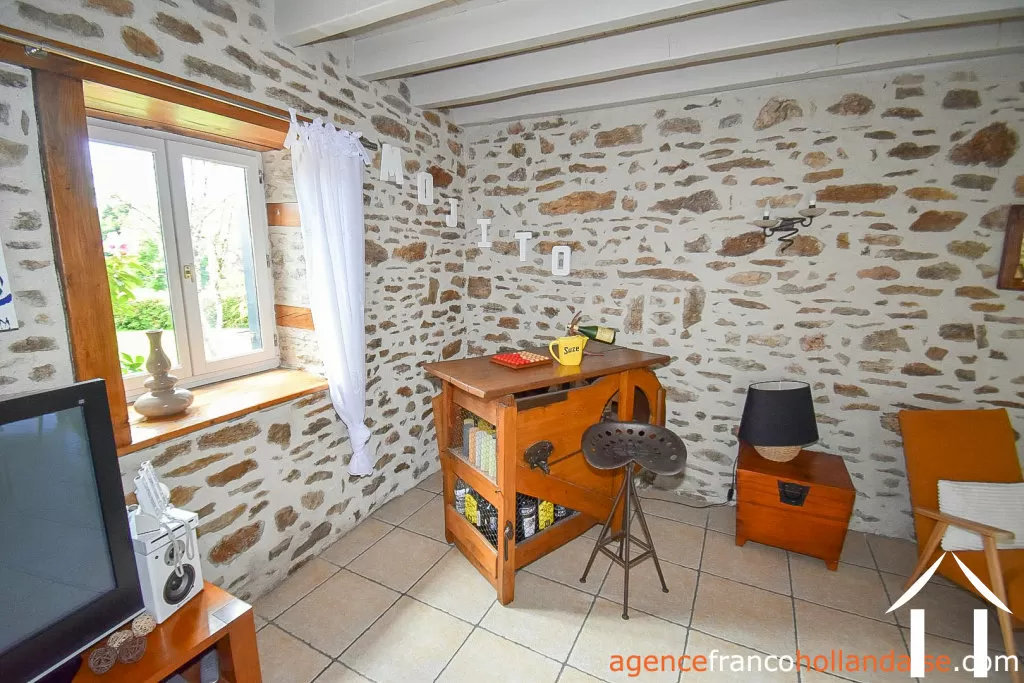 Maison à vendre chateauneuf la foret, limousin, Li990 Image - 13