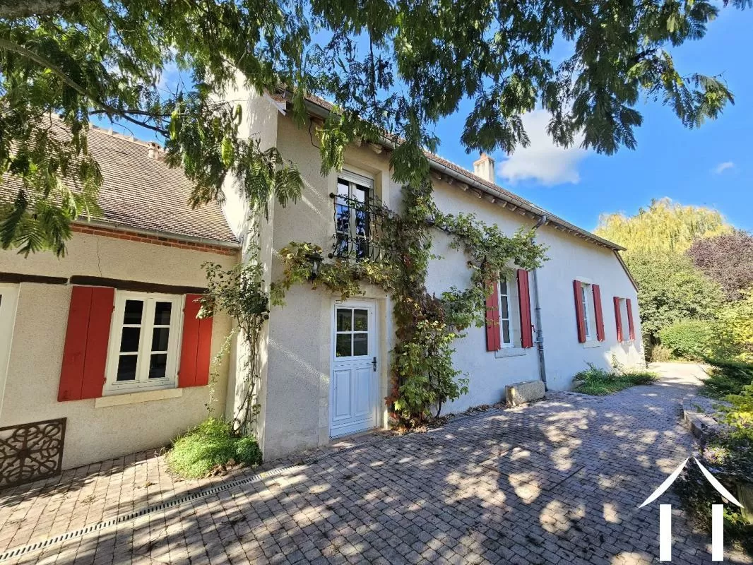 Maison à vendre ainay le chateau, auvergne, AP030071108 Image - 1