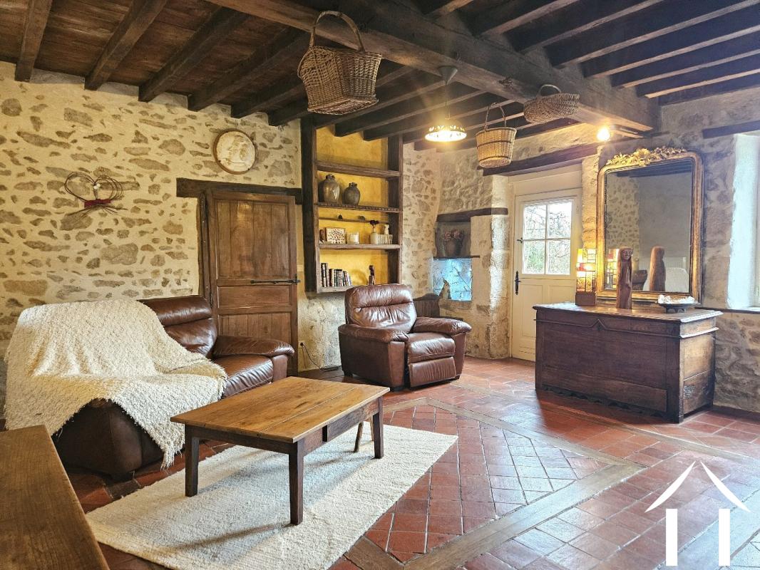 Maison en pierre à vendre ste therence, auvergne, AP030071151 Image - 3