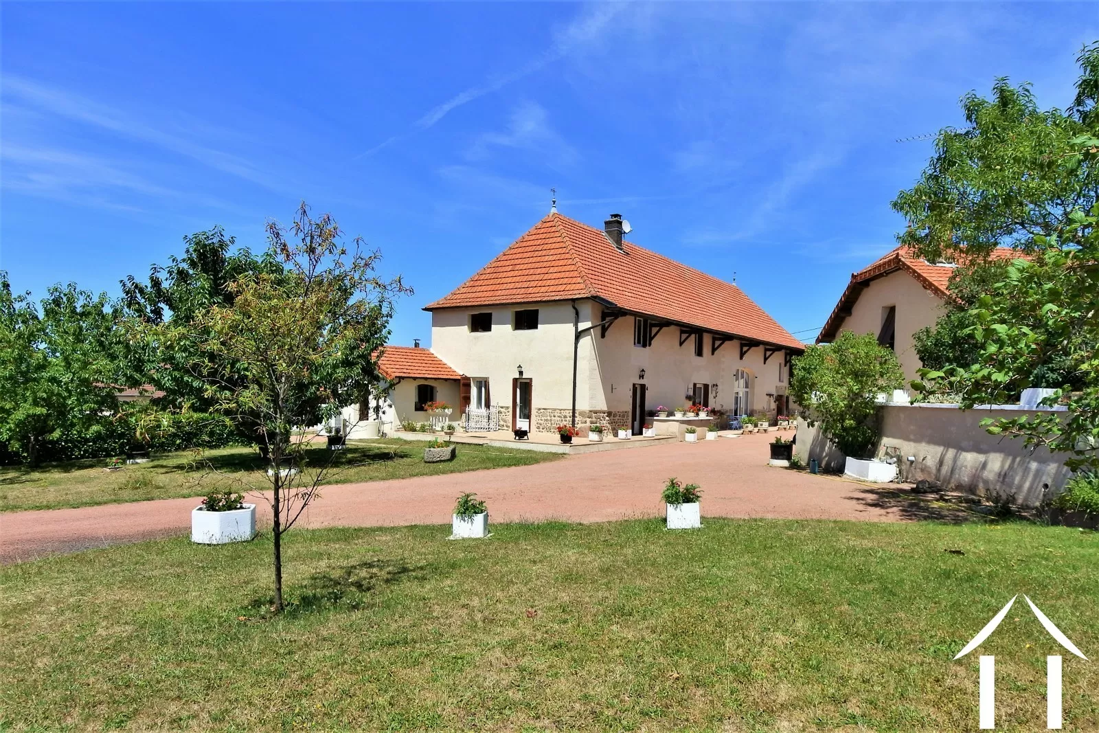 Complex avec gîtes à vendre cluny, bourgogne, JP5150S Image - 4