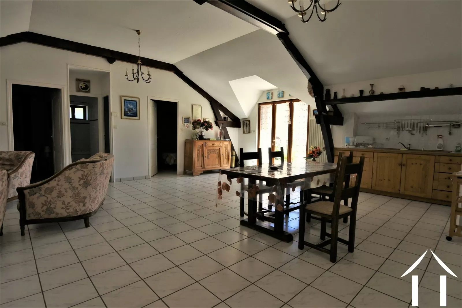 Complex avec gîtes à vendre cluny, bourgogne, JP5150S Image - 32