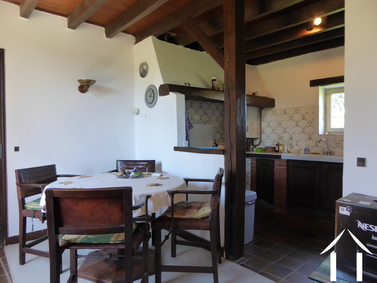 salle à manger avec cuisine ouverte