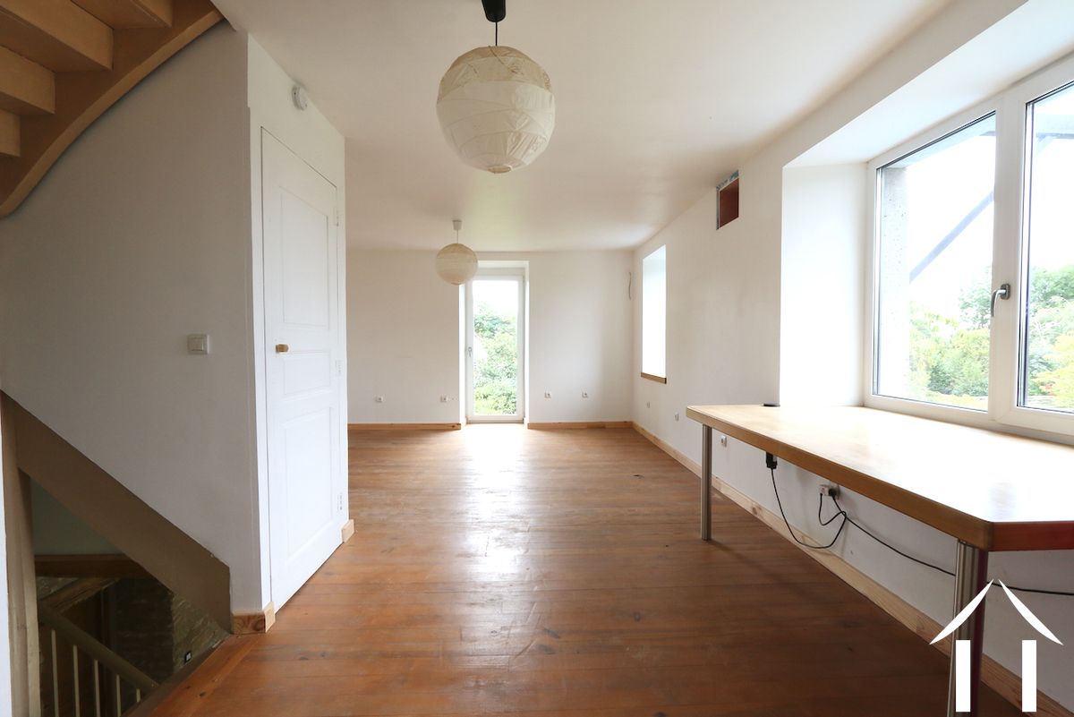 Grande pièce au niveau 1 - vue de la chambre