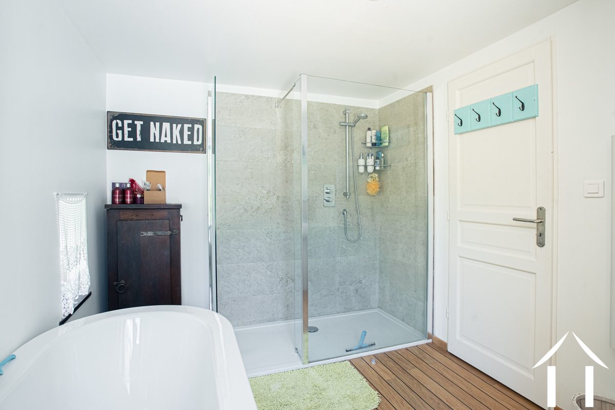 Salle de bains du 1er étage, entièrement rénovée