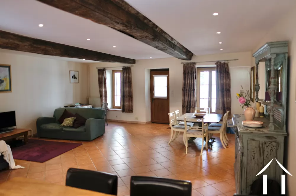 Le salon vu de la cuisine