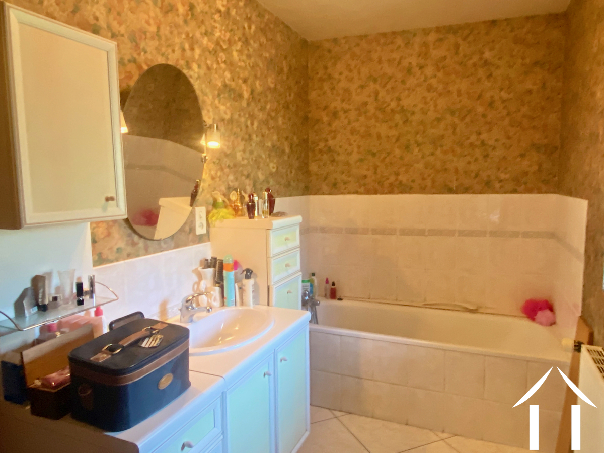 Salle de bains au rez-de-chaussée