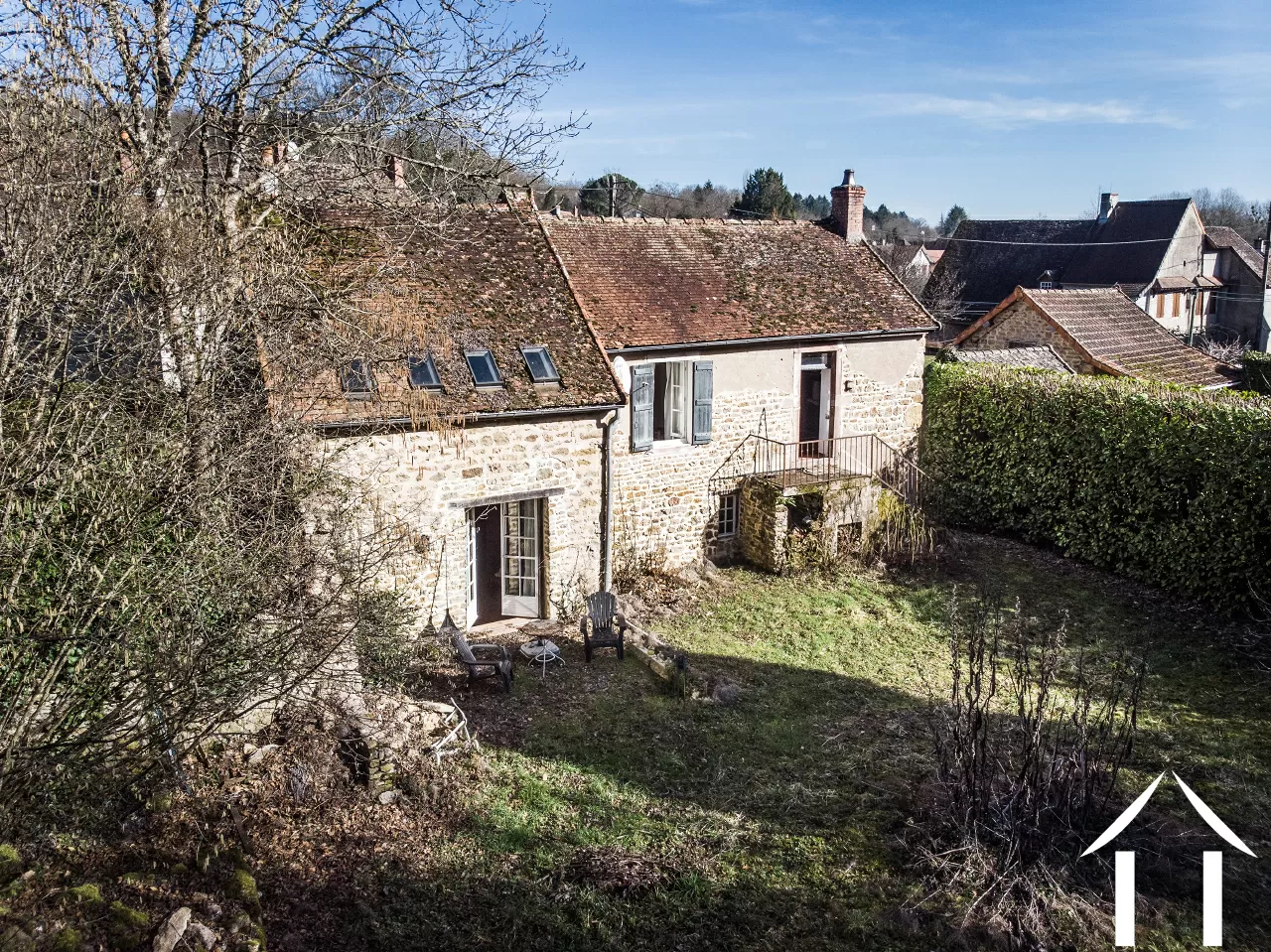 arrière, accès au premier étage