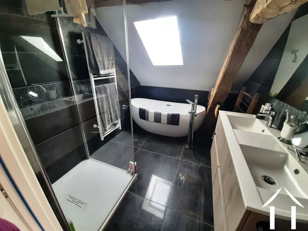 Salle de bain de la chambre principale