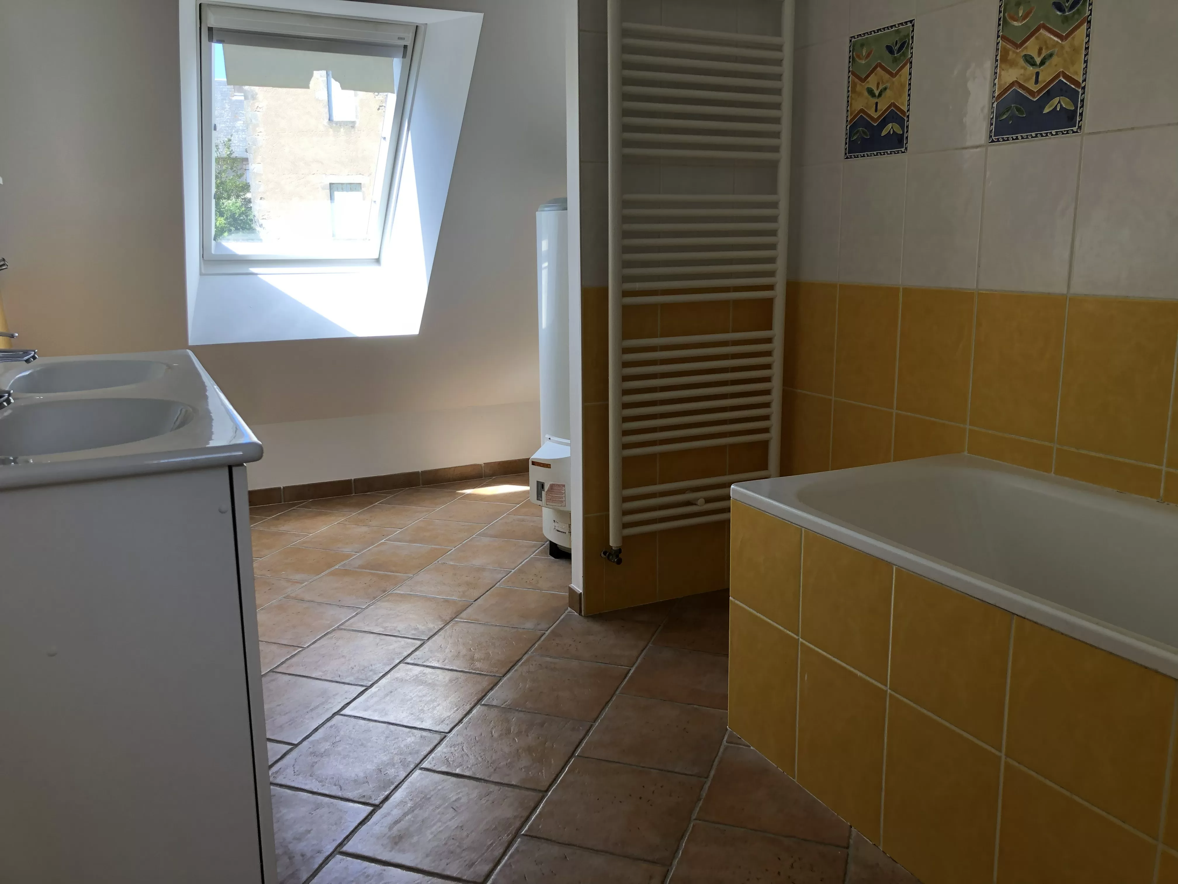 appartement avec salle de bain libre