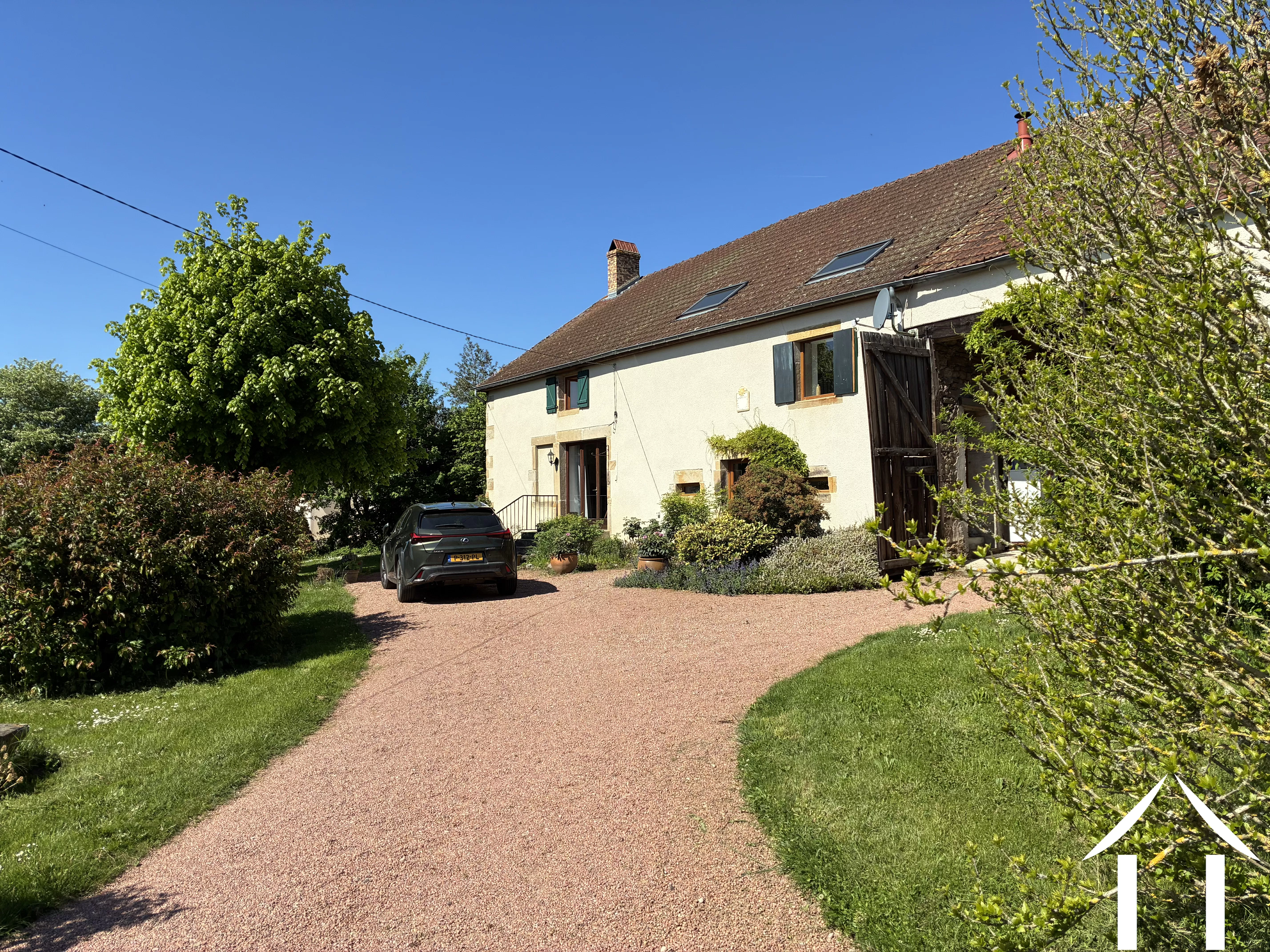 Maison à vendre vievy, bourgogne, cvh5588 Image - 1