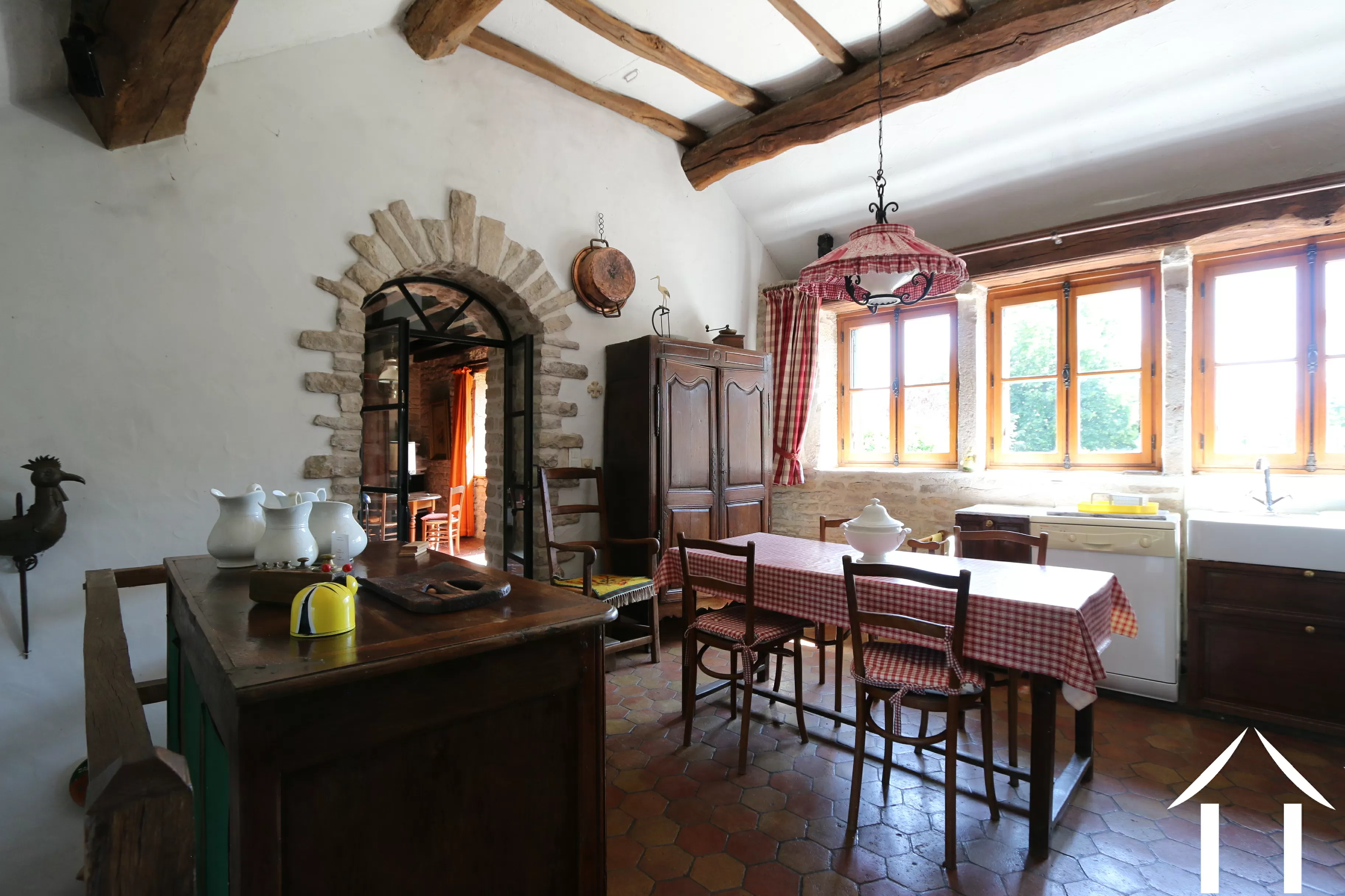 Cuisine, en montant les escaliers depuis l'entrée