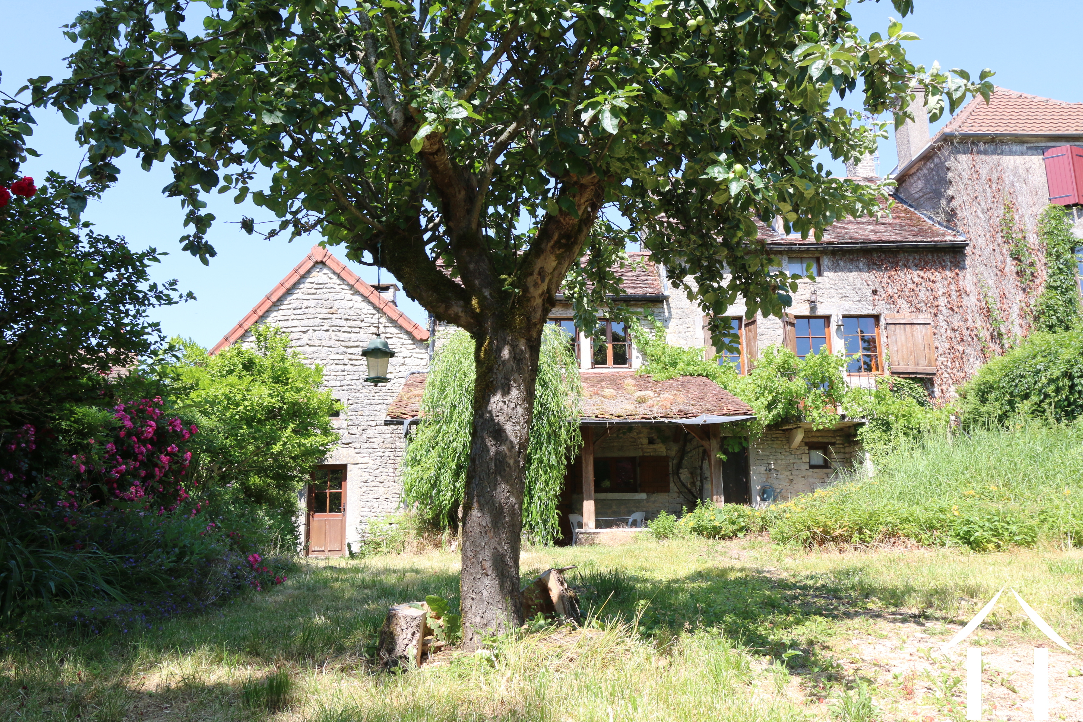 Vue de la maison depuis le jardin
