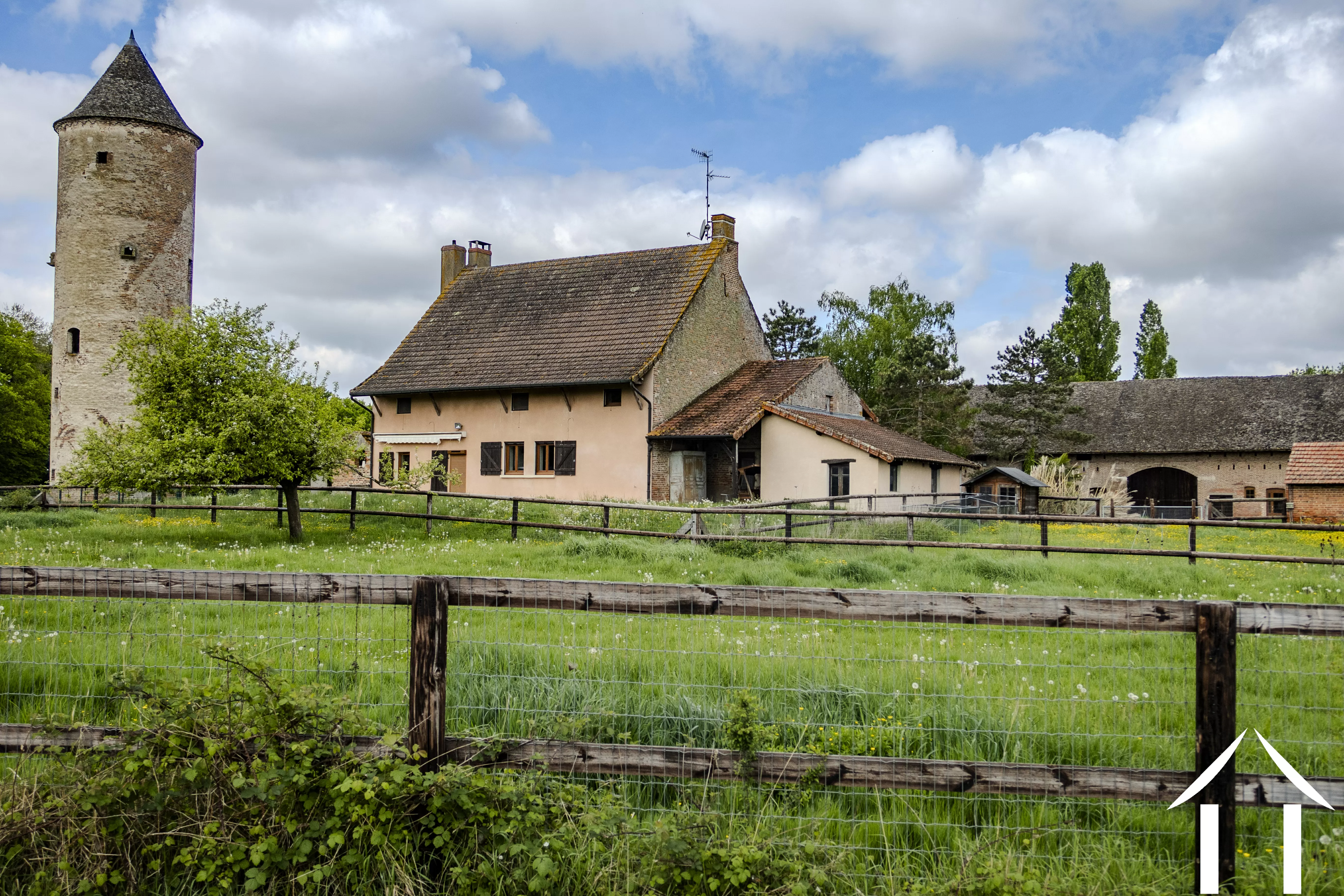 Maison à vendre toutenant, bourgogne, BH5614B Image - 1