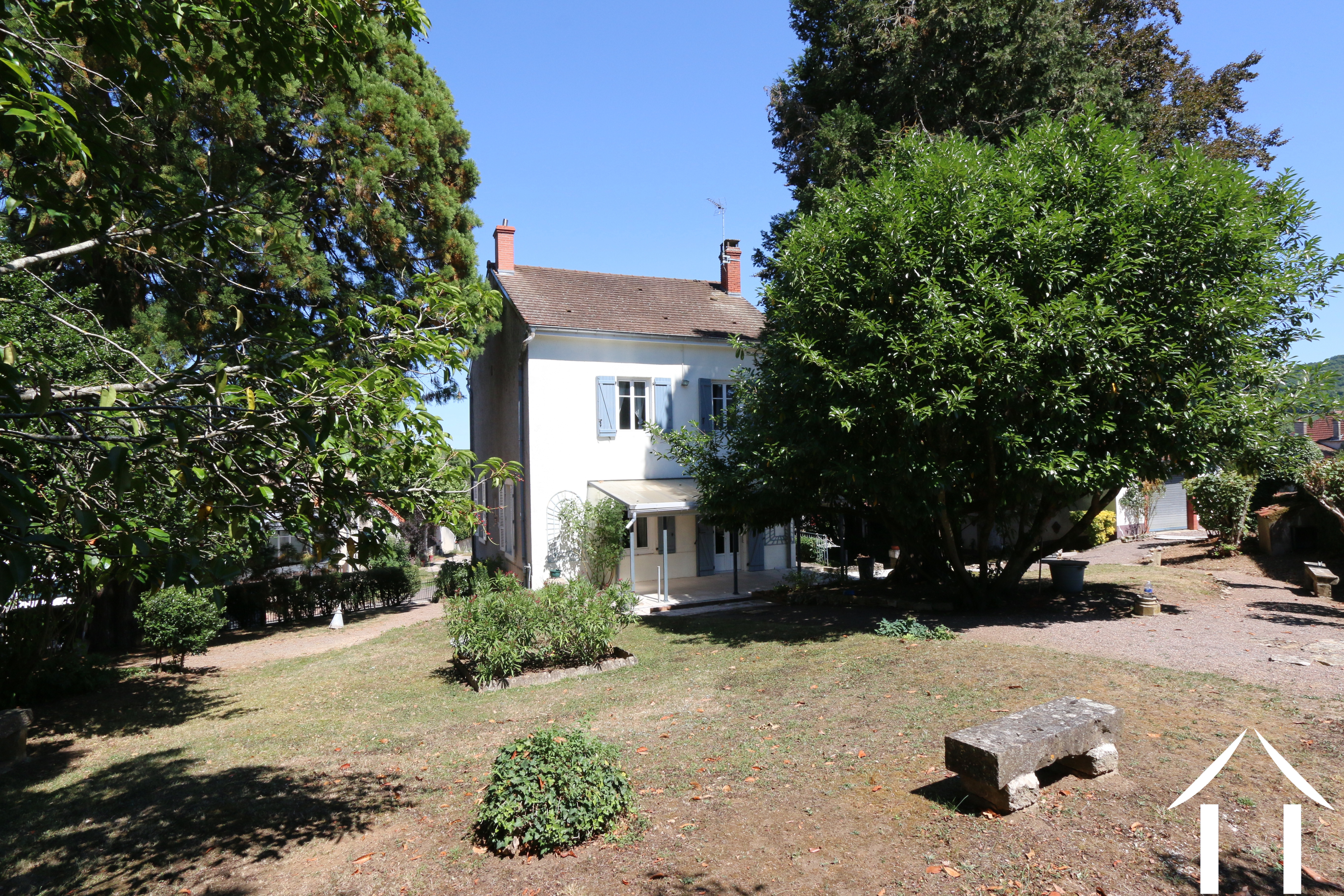 Maison familiale avec jardin clôturé