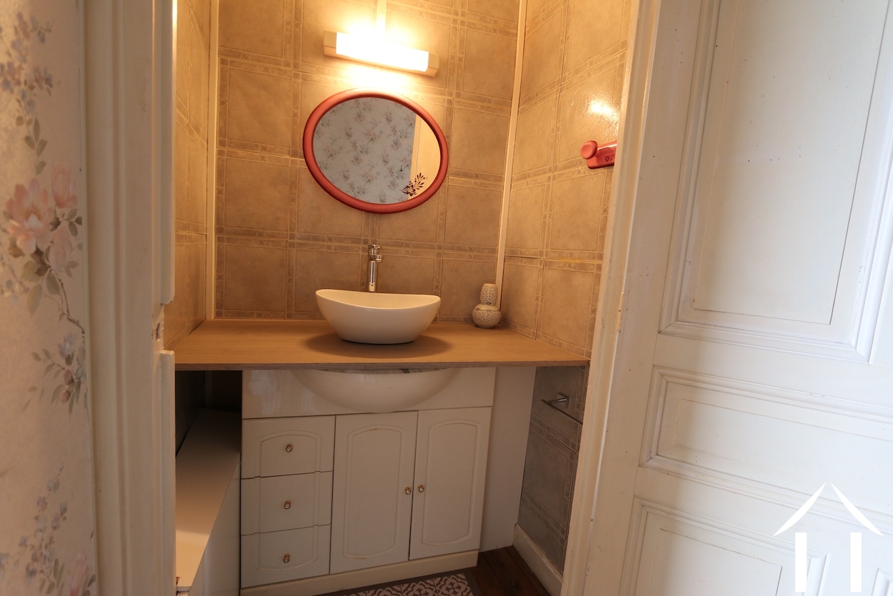 Lavabo dans la chambre 2