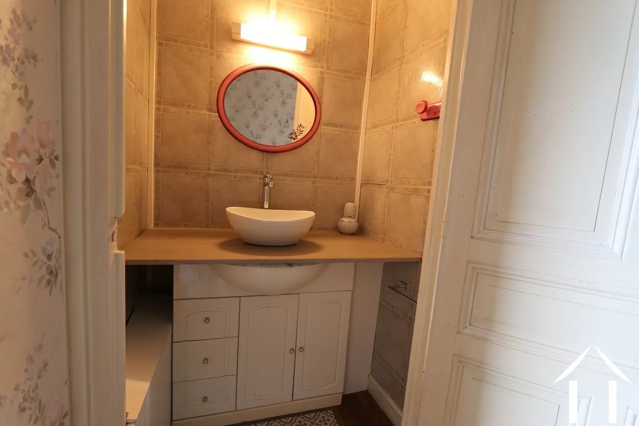 Lavabo dans la chambre 2