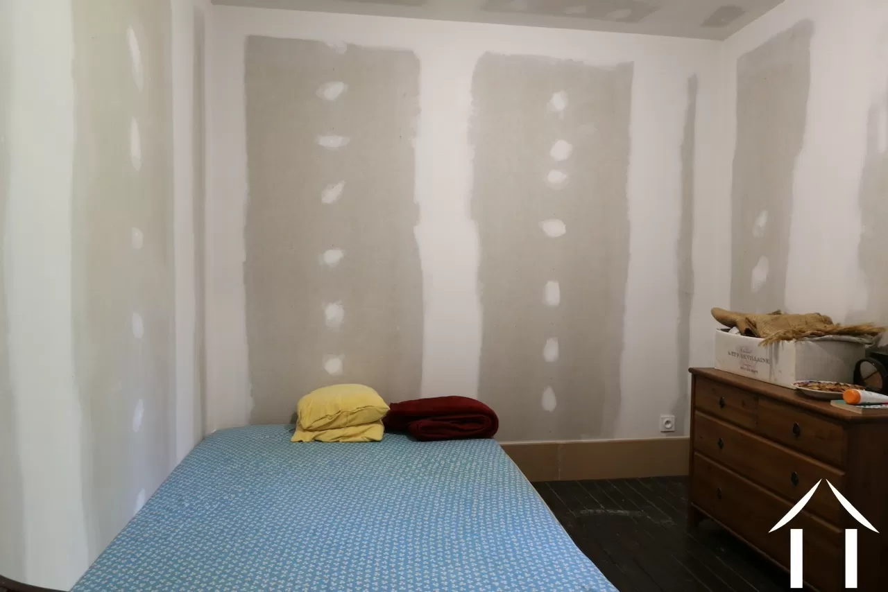 Chambre 2 attendant d'être peinte dans votre couleur préférée