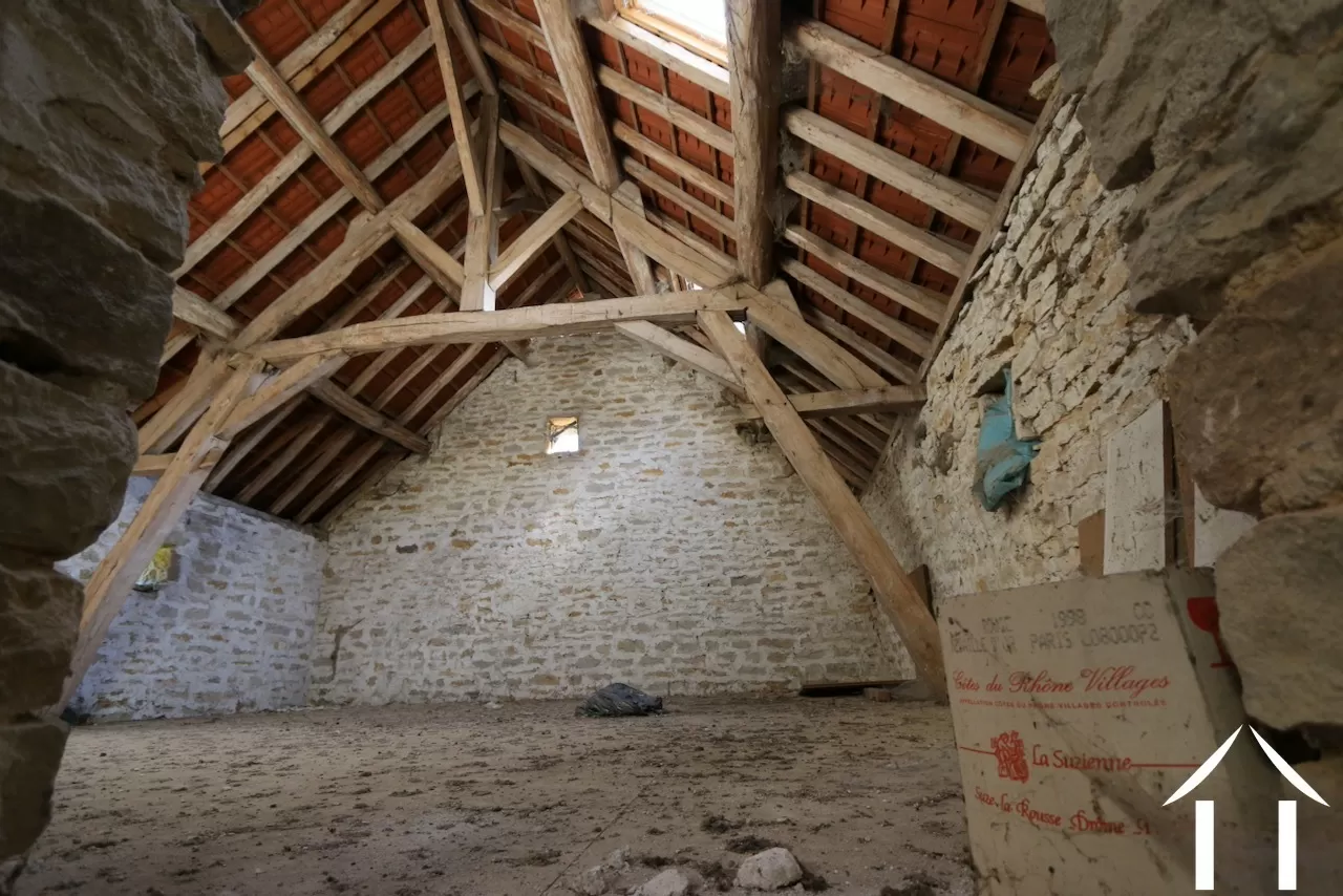 Chambre au-dessus de la grange avec de magnifiques poutres en chêne