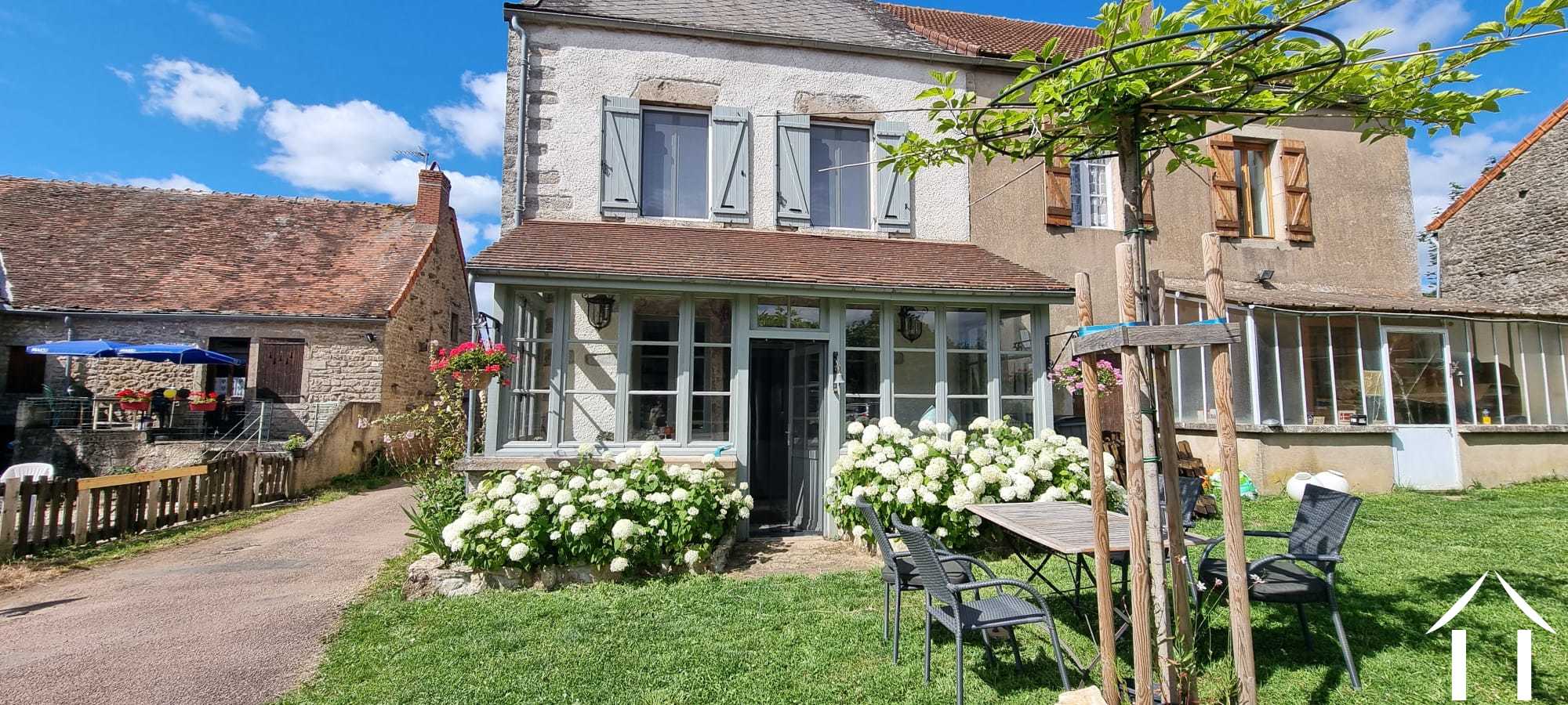 Maison de village avec jardin et véranda