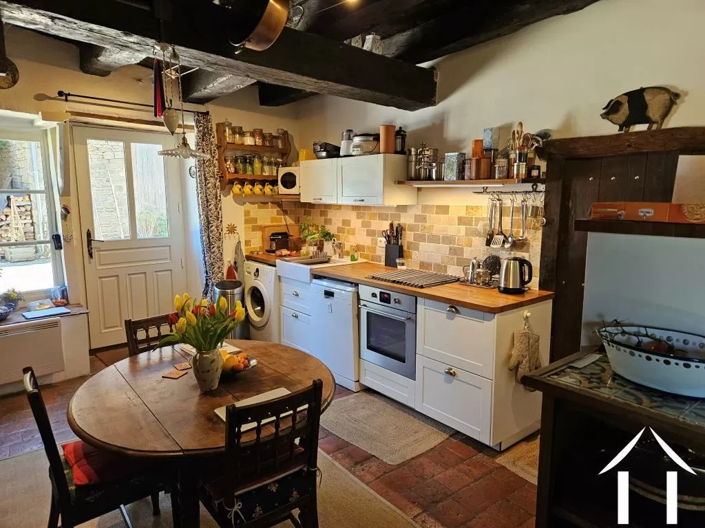 Accès direct à la cour depuis la cuisine