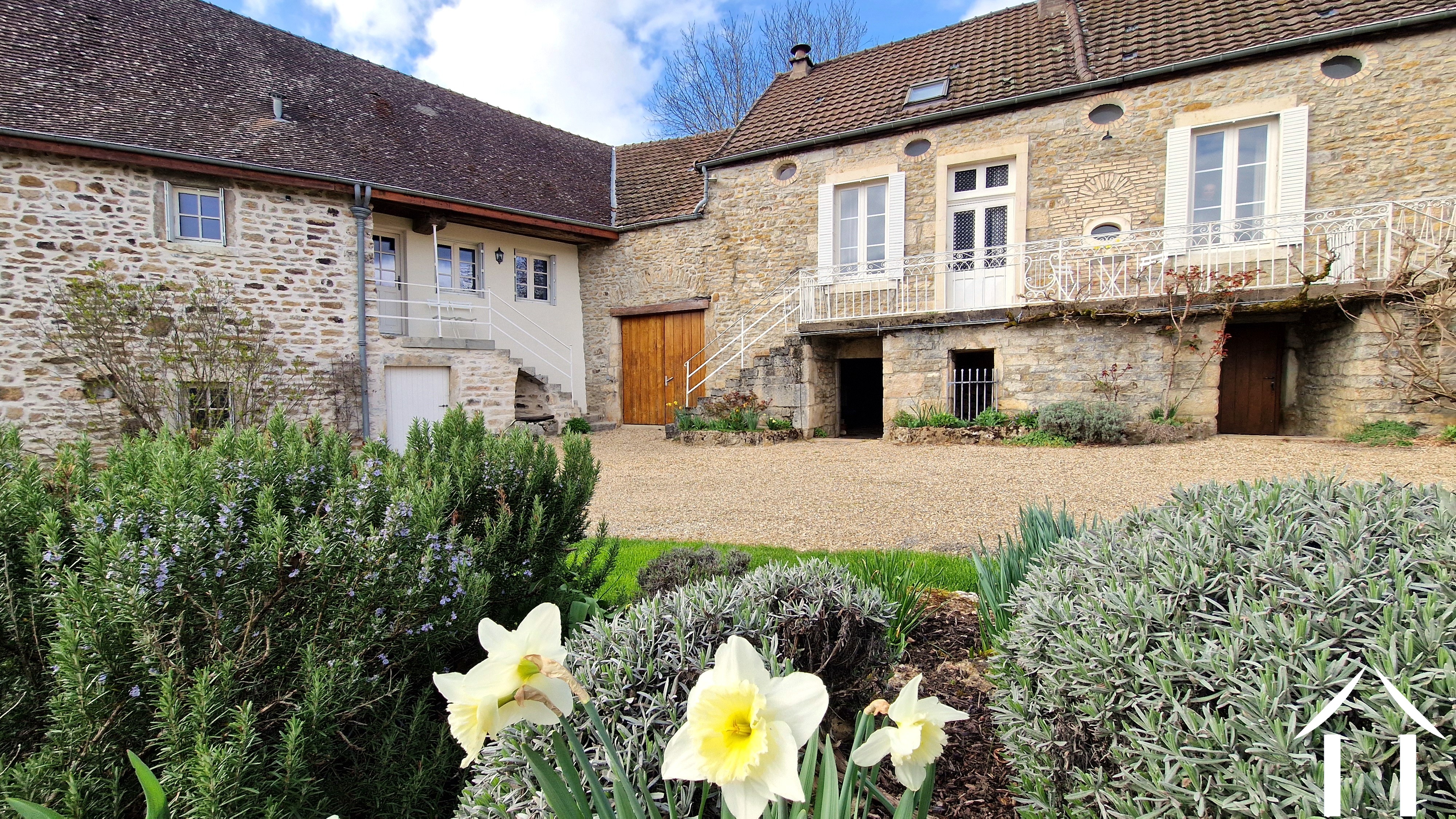 Maison familiale avec maison d'amis