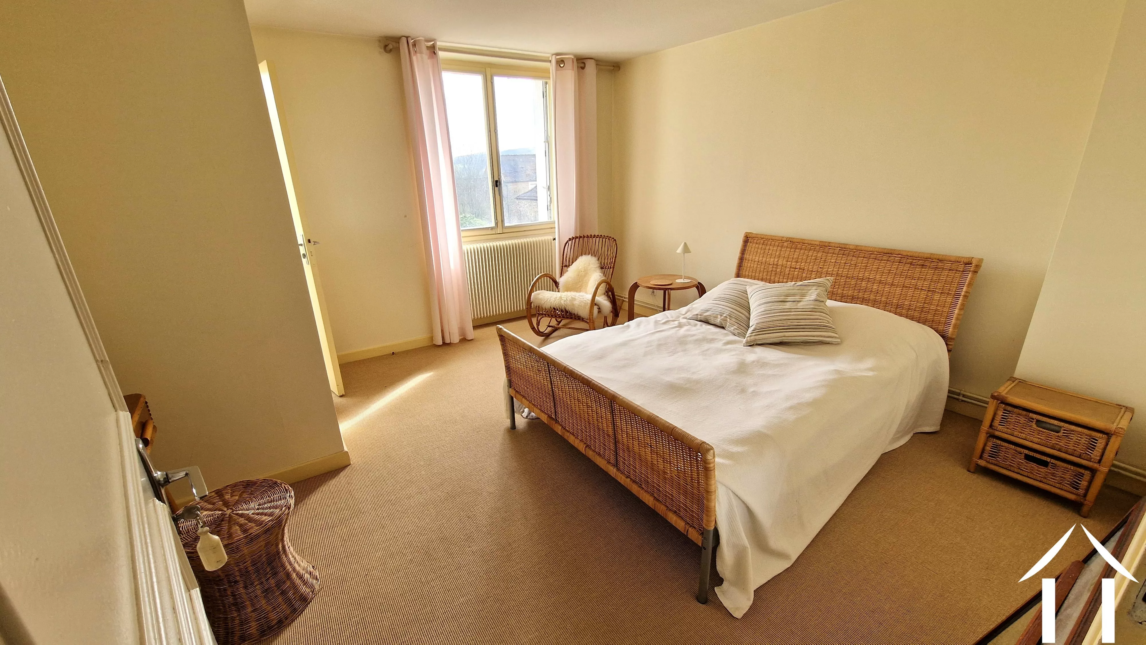 Chambre avec vue sur les collines