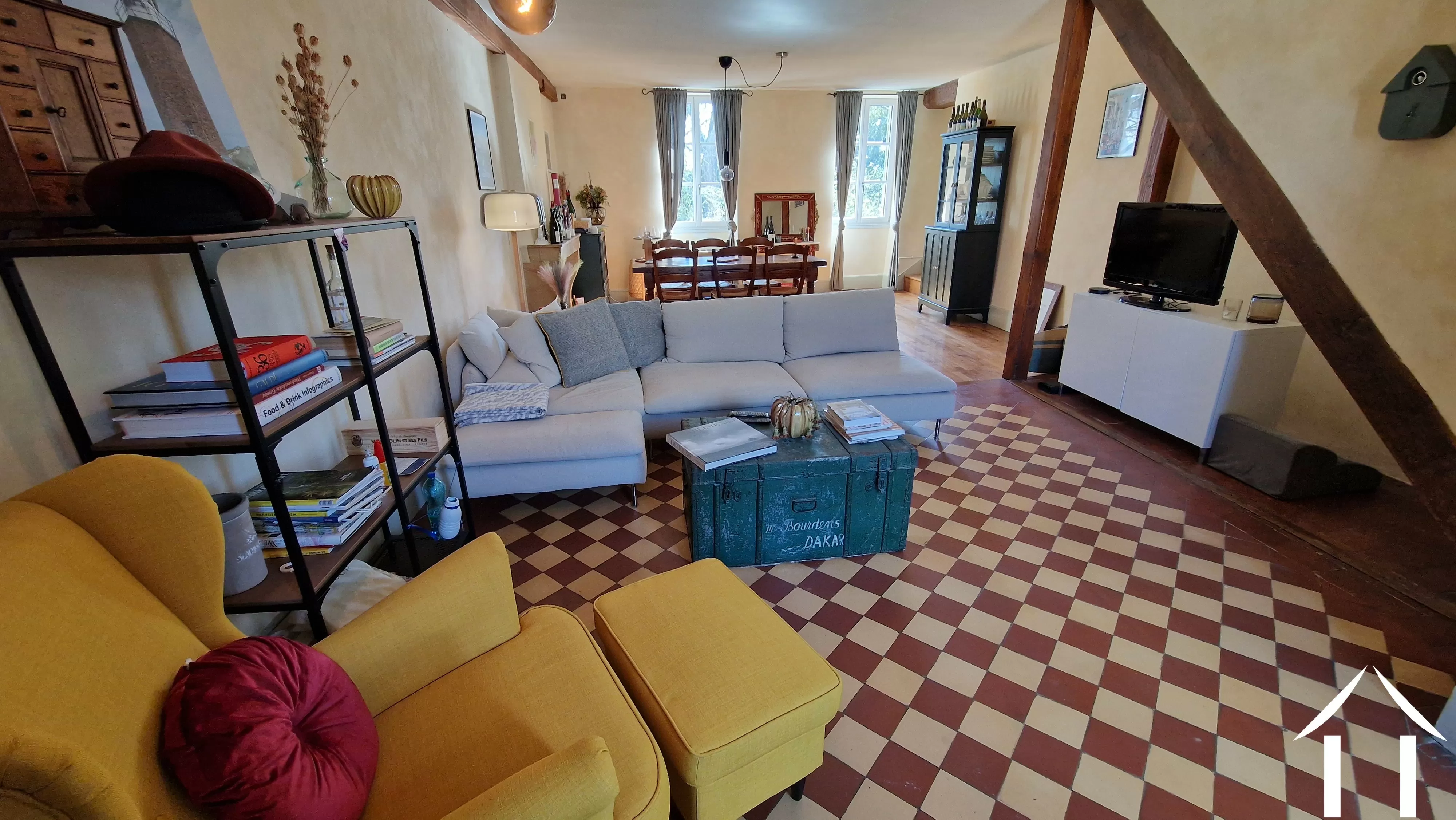 Salon et salle à manger à l'étage