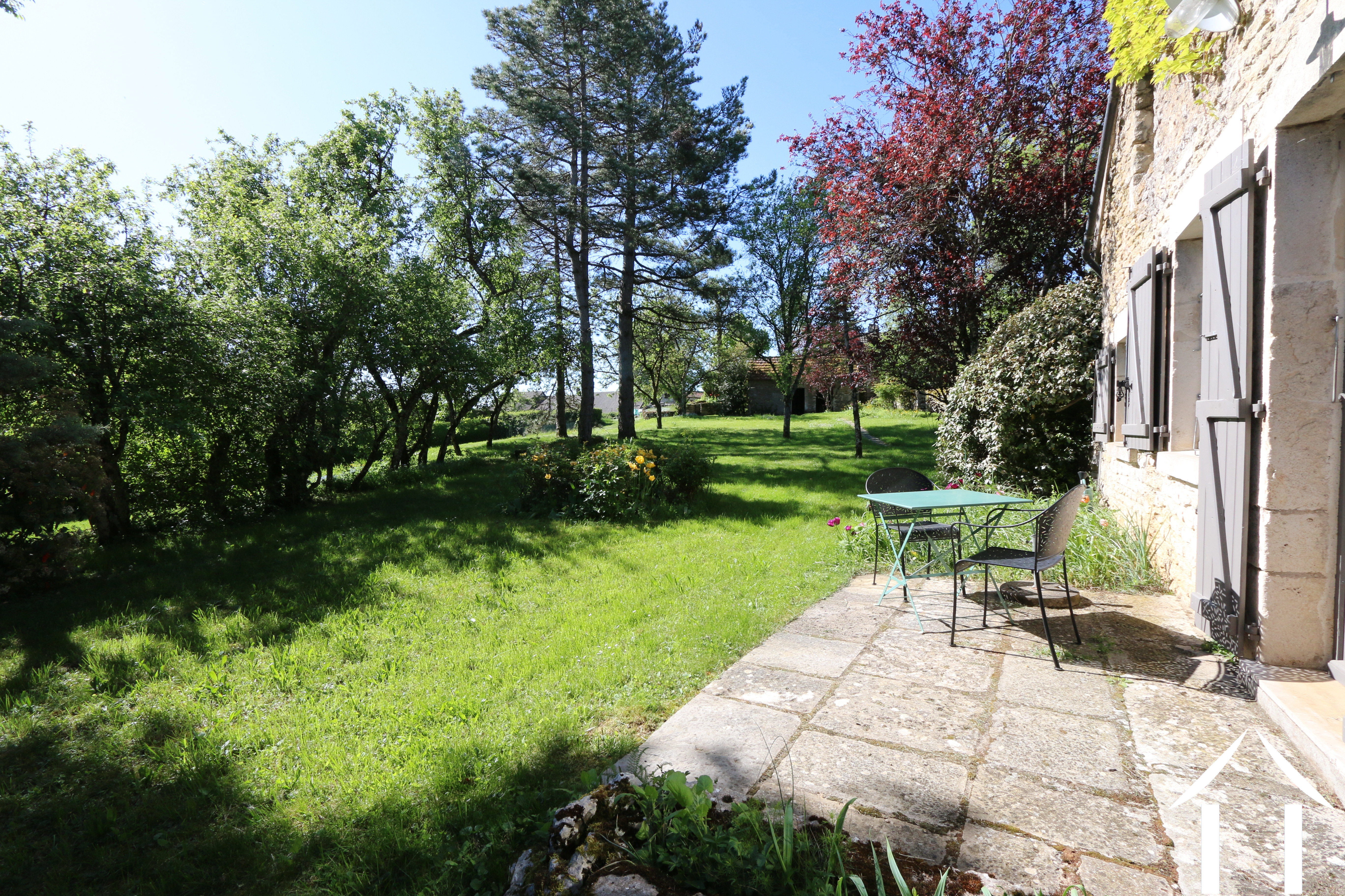 Terrasse devant le salon