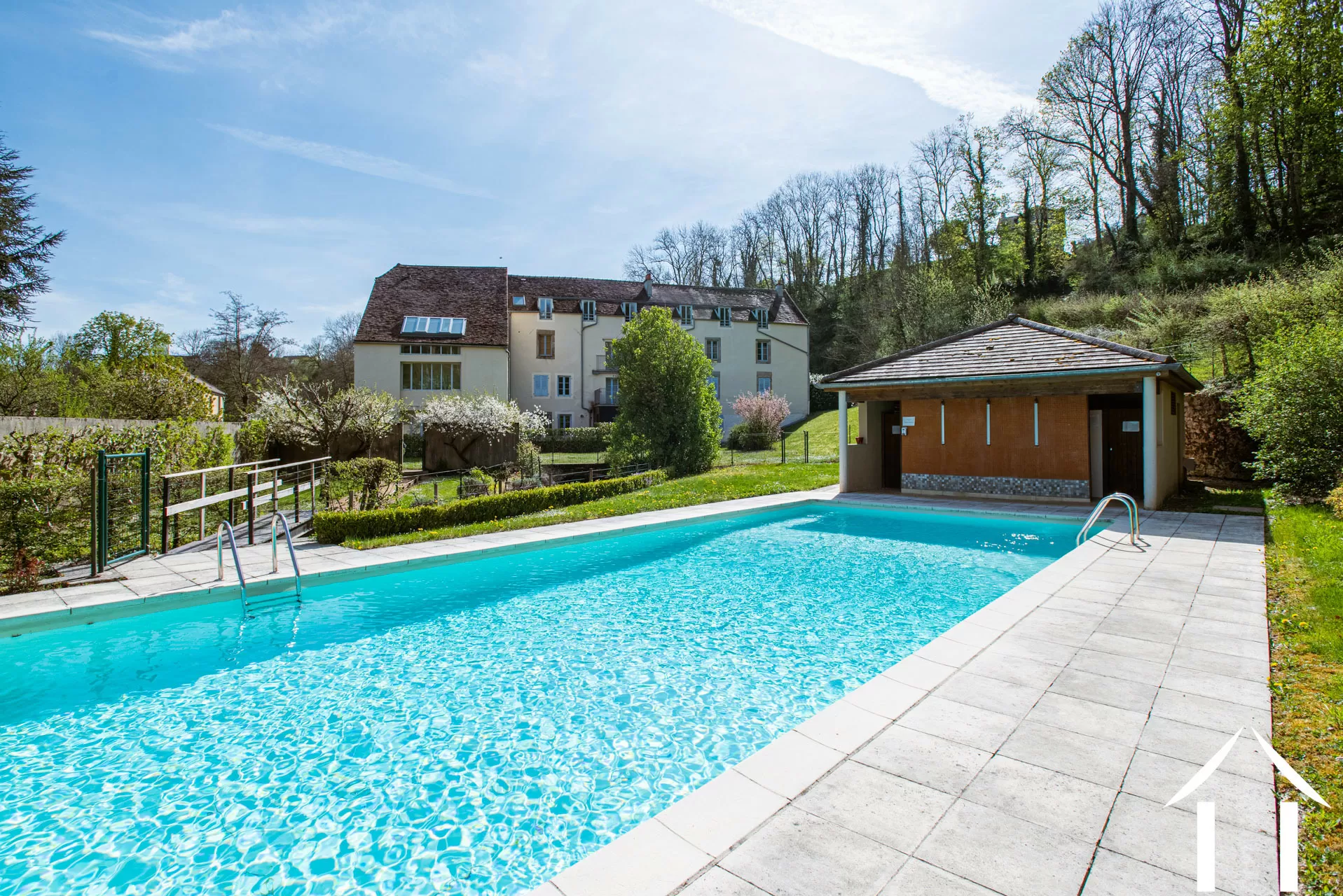 Piscine à l'arrière du moulin