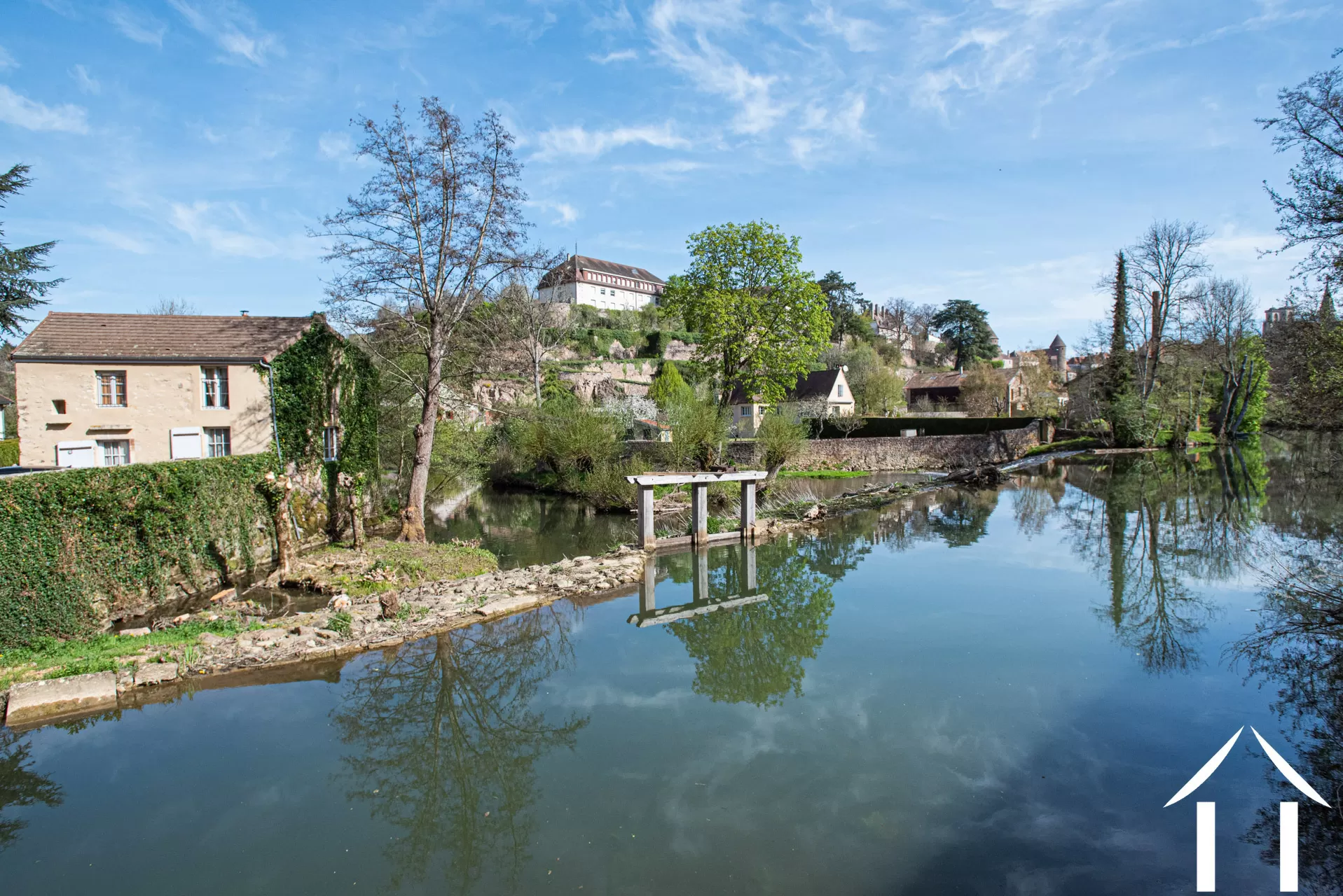 Vue sur la rivière
