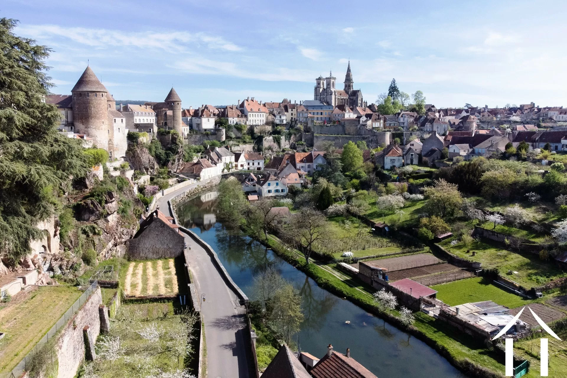 Vue de la ville de Semur en Auxois