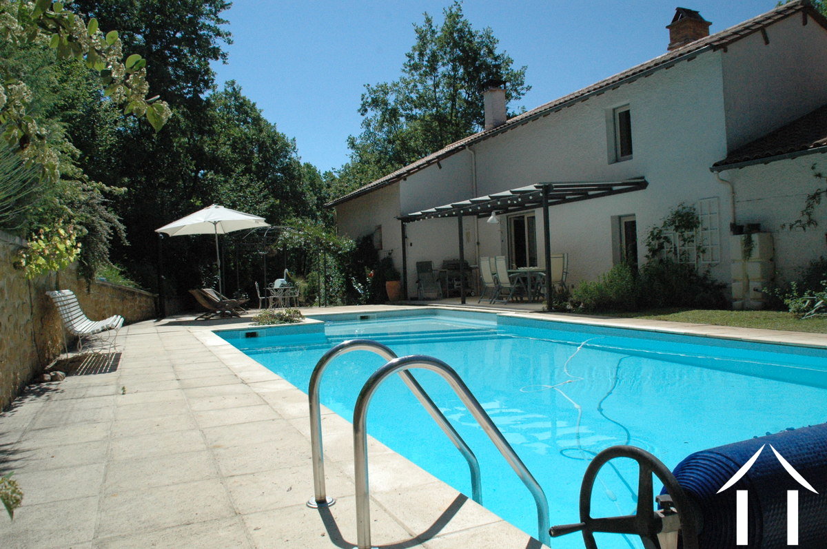 vue sur la piscine