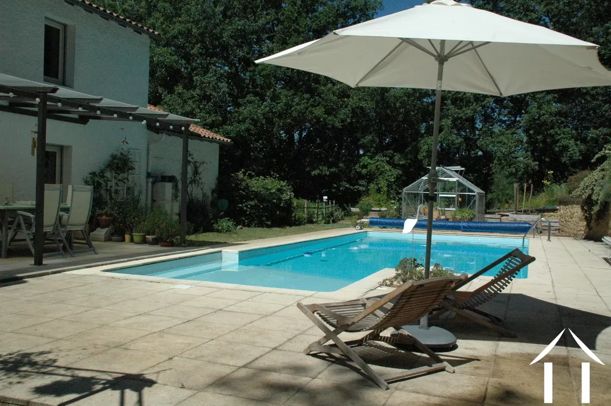 drerrière la maison