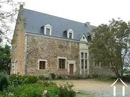 MANOIR RENOVE DATANT DU 15ÈME SIECLE AVEC GITE  