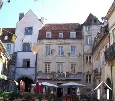 Tour forte médiévale et maison