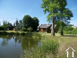 Chalet, terrain avec étang