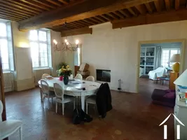 salle à manger avec tomettes