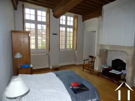 chambre au rez de jardin avec cheminée
