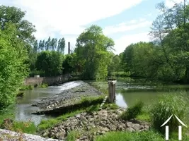 <en>Riverside Weir</en>