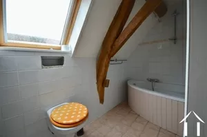 Salle de bain avec WC aux premier etage