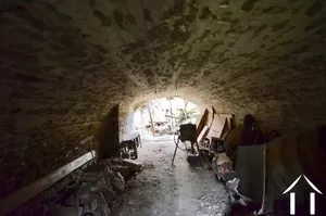Cave en desmoulin dessous de la ruine