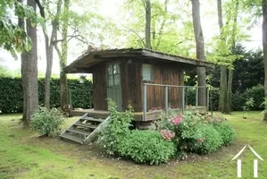cabin with one bed in the garden