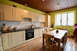 fully furnished kitchen