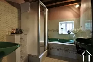 salle de bains à l'étage